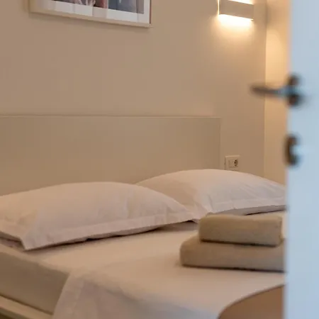 Apartman With Swimming Pool Okrug Gornji, Ciovo - 23649 *