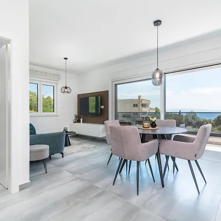 Apartment With Swimming Pool Okrug Gornji, Ciovo - 23649 Trogir